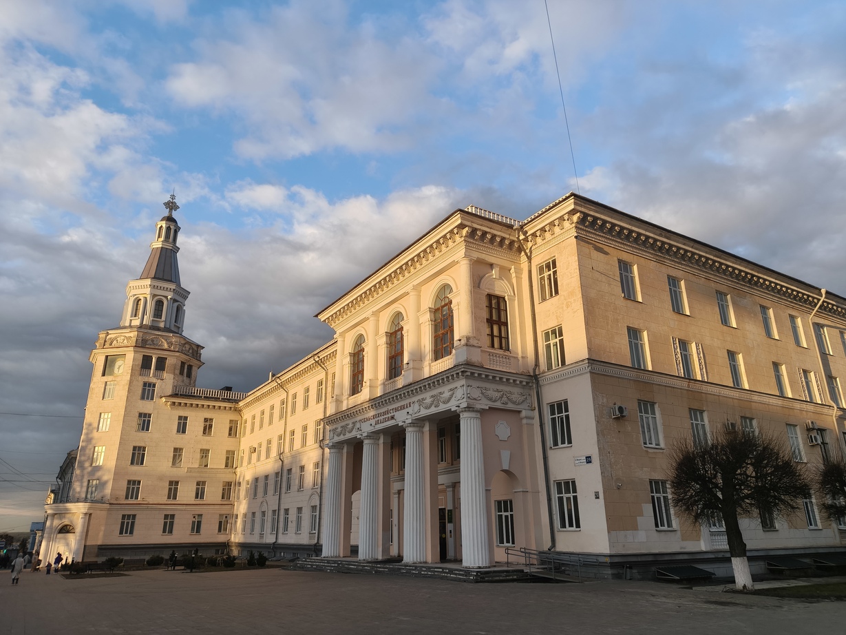 На этой неделе у меня было очень мало постов, так как мы семьёй отдыхали в столице республики Чувашии - городе Чебоксары